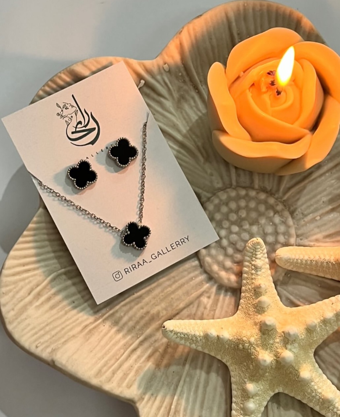 نیم ست شیک ، با سنگ مشکی براق و قاب نقره ای