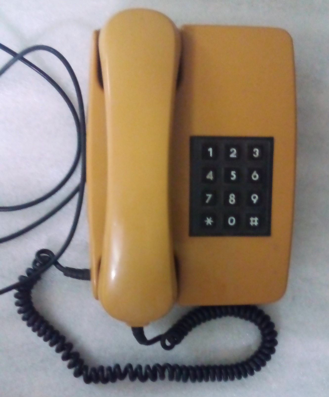 تلفن رومیزی قدیمی