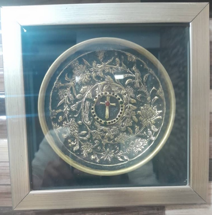 قاب برنجی قلم زنی شده