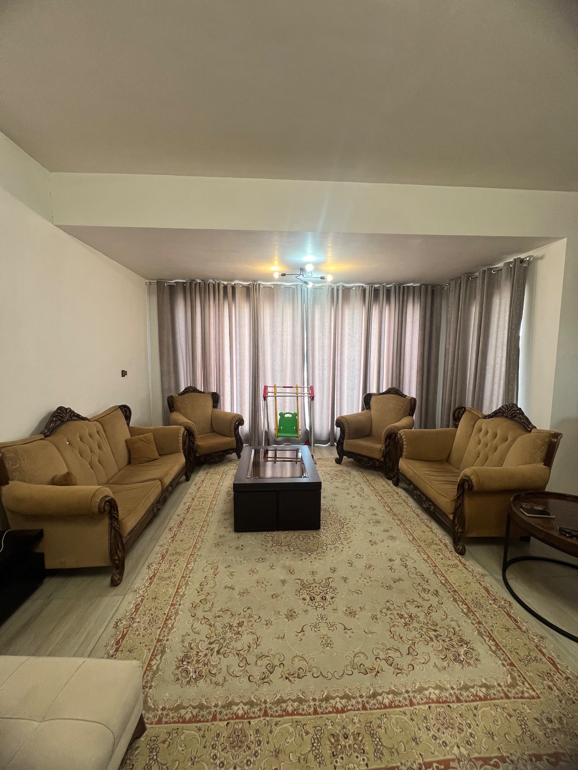 مبلمان و میز غذاخوری کلاسیک