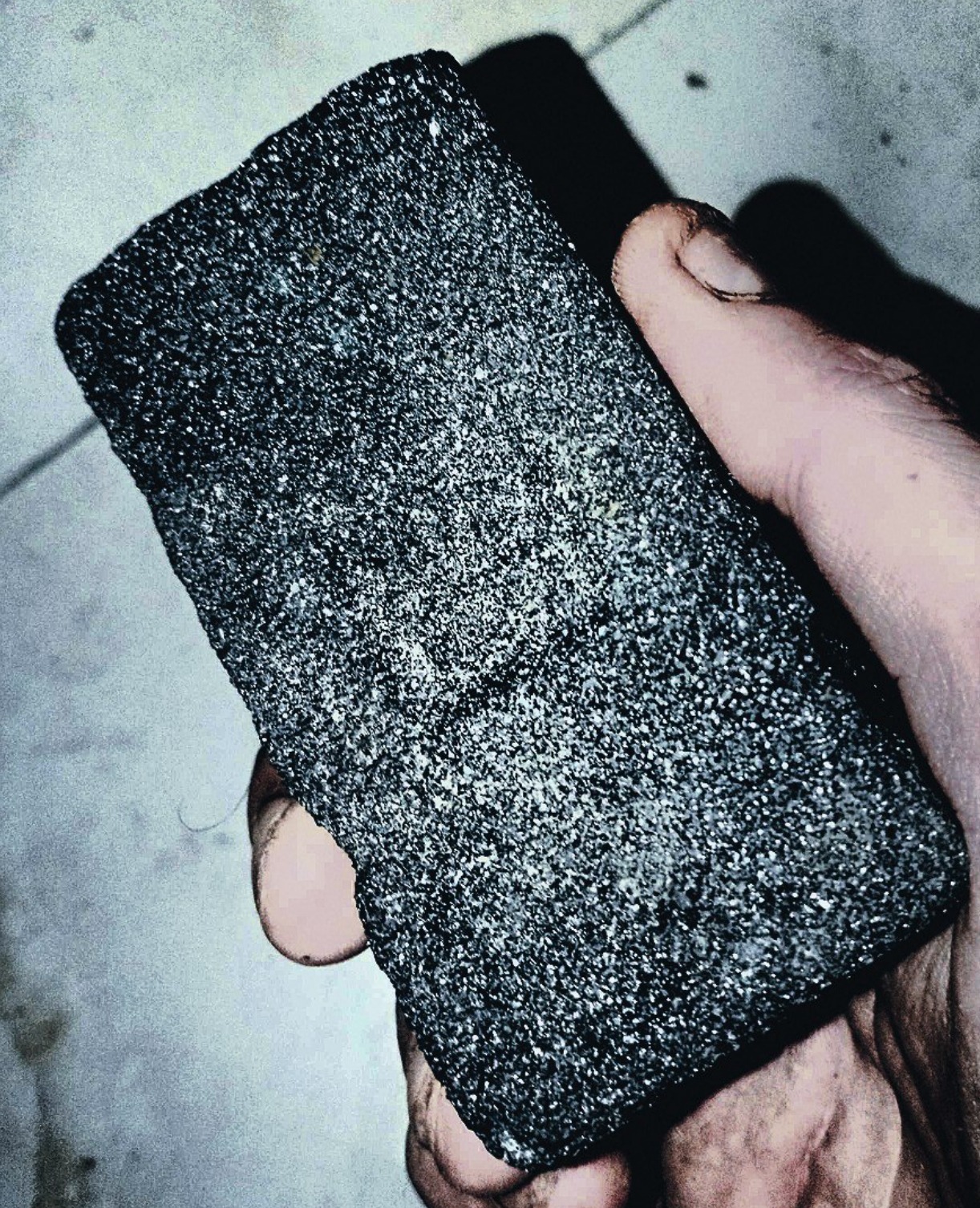 سنگ قدیمی که نمیدونم چیه کارشناس هست