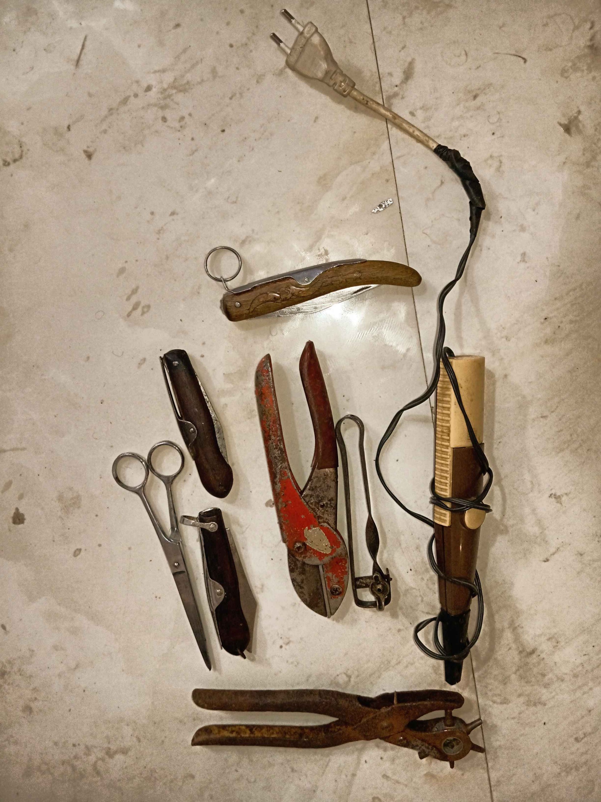 چاقو قیچی و فندک قدیمی