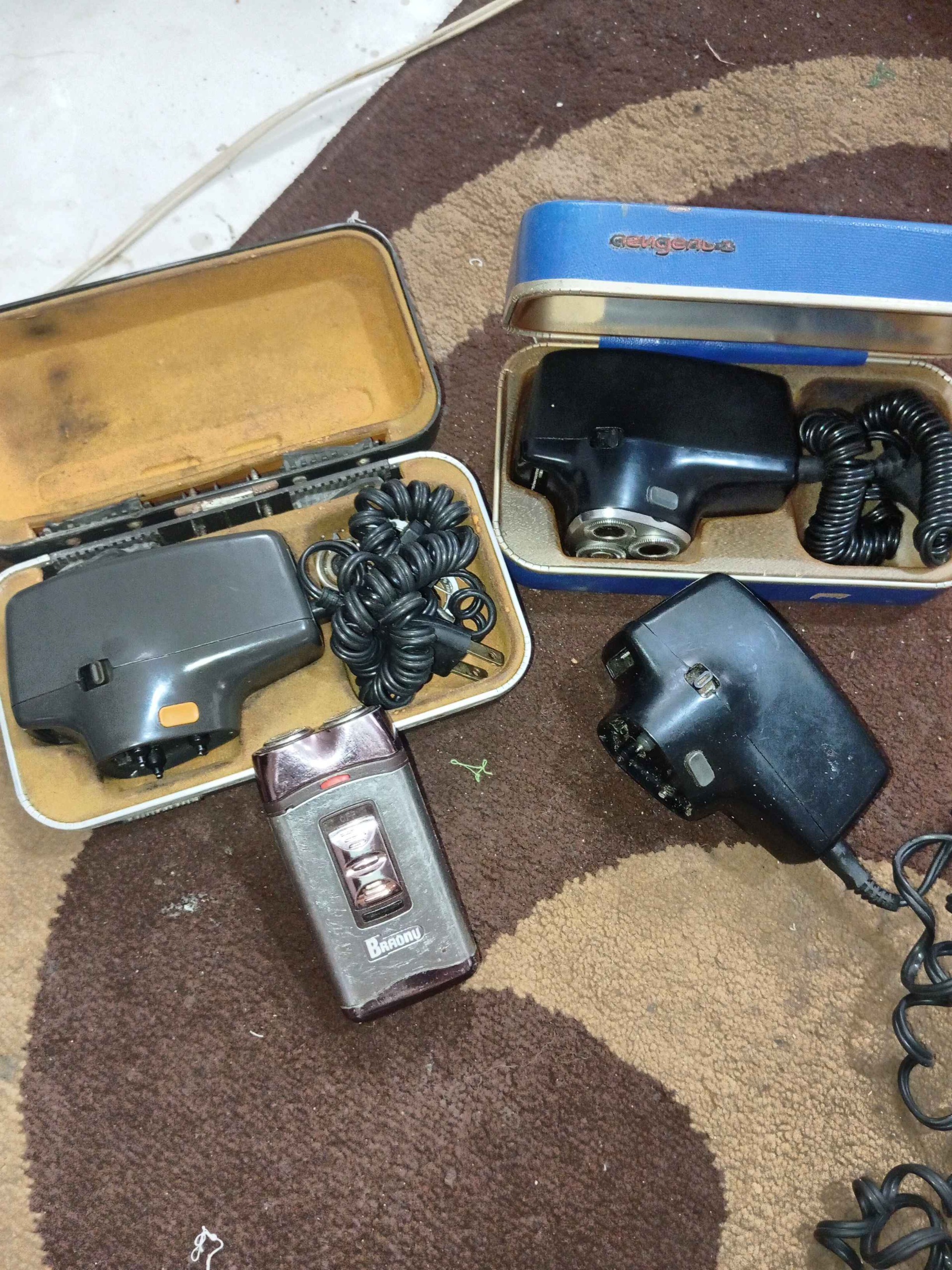 چهار عدد ریش تراش سالم