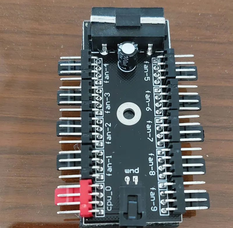 تبدیل (هاب) برق molex به برق فن کامپیوتر 4 پین