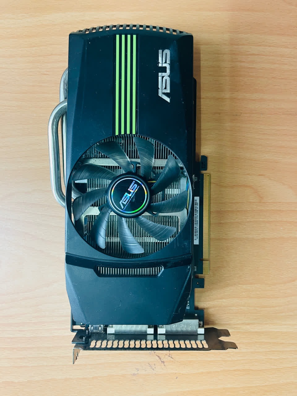 گرافیک GTX460 با پهنای باند 256 بیت و حافظه DDR5