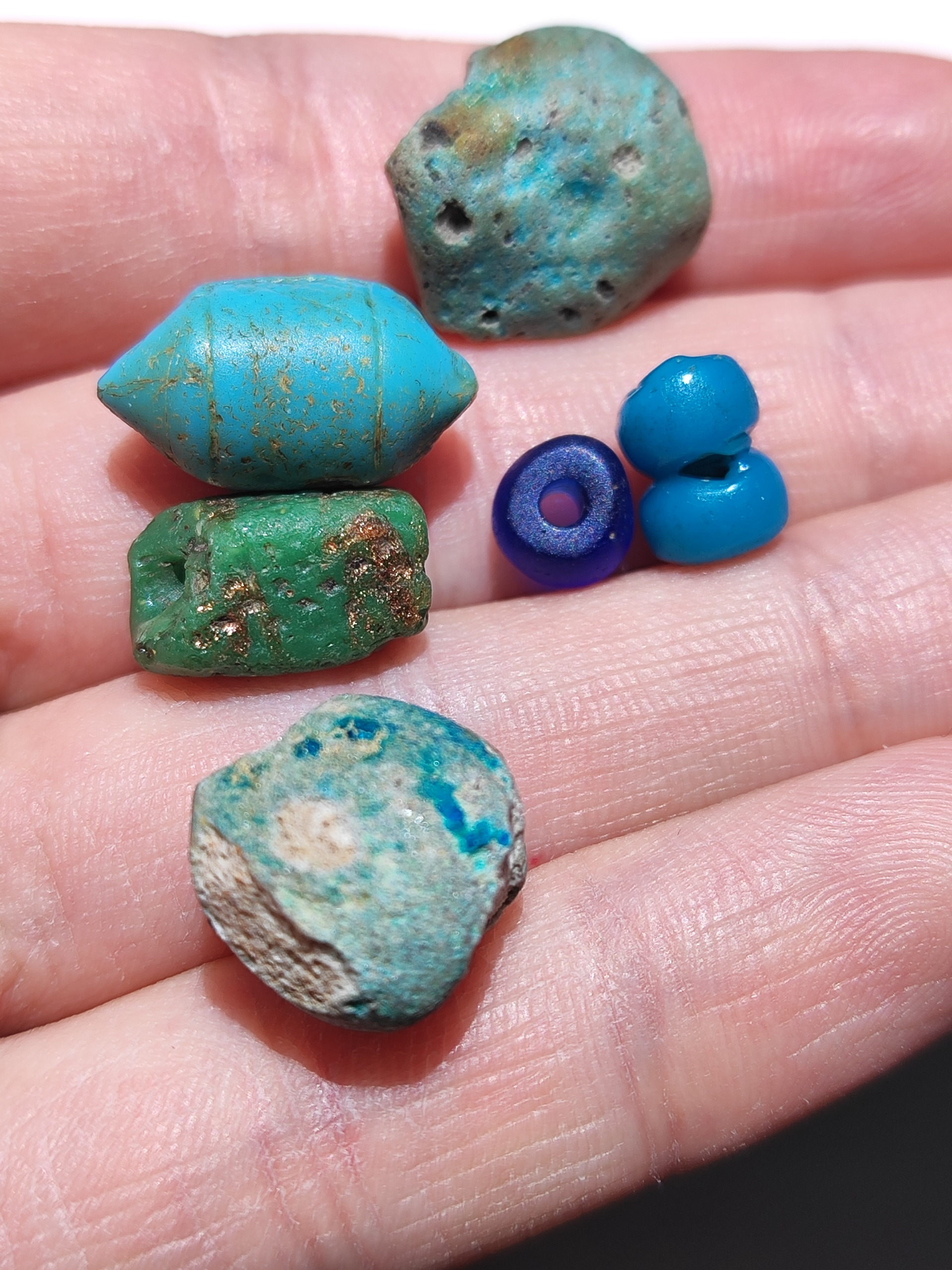 مقداری مهره شیشه ای قدیمی با اصالت