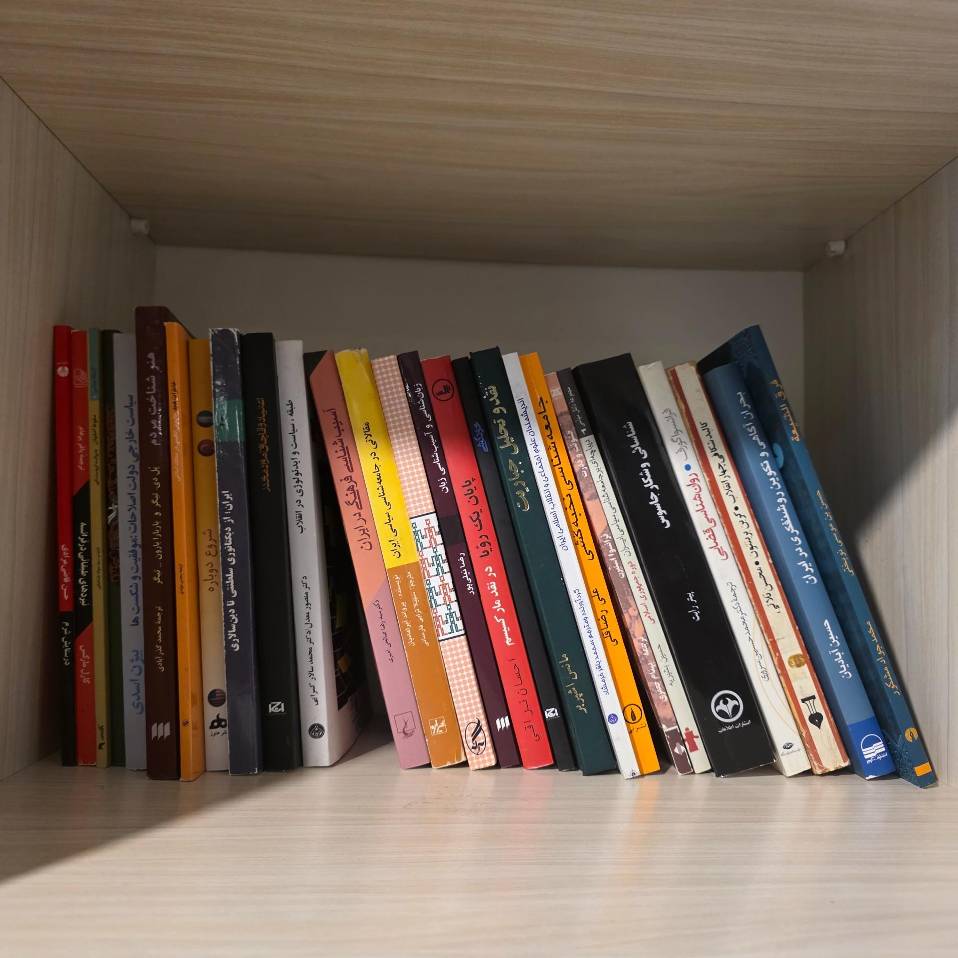 تعداد 27 جلد کتاب