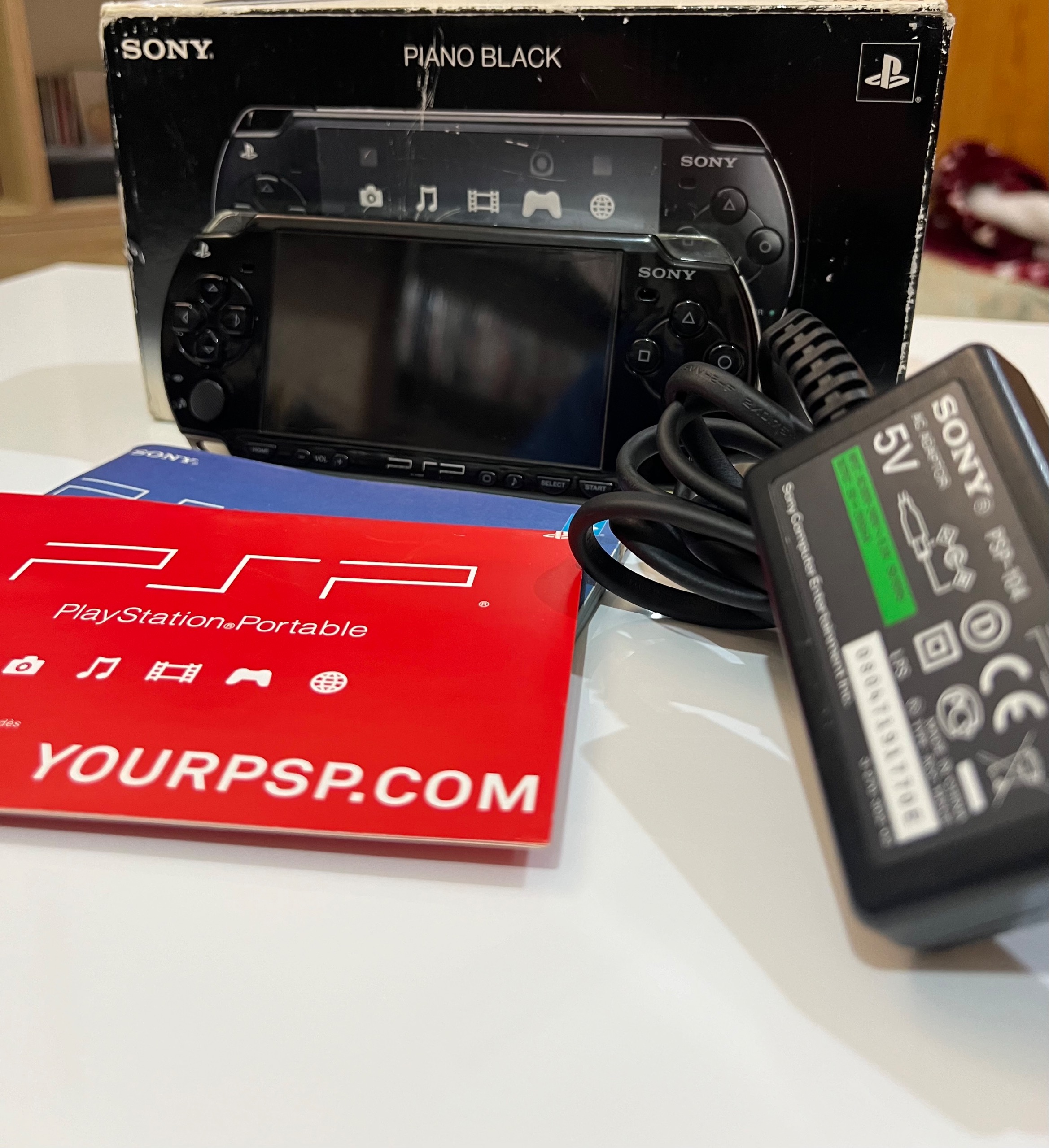 Psp 2000 با جعبه و دفترچه