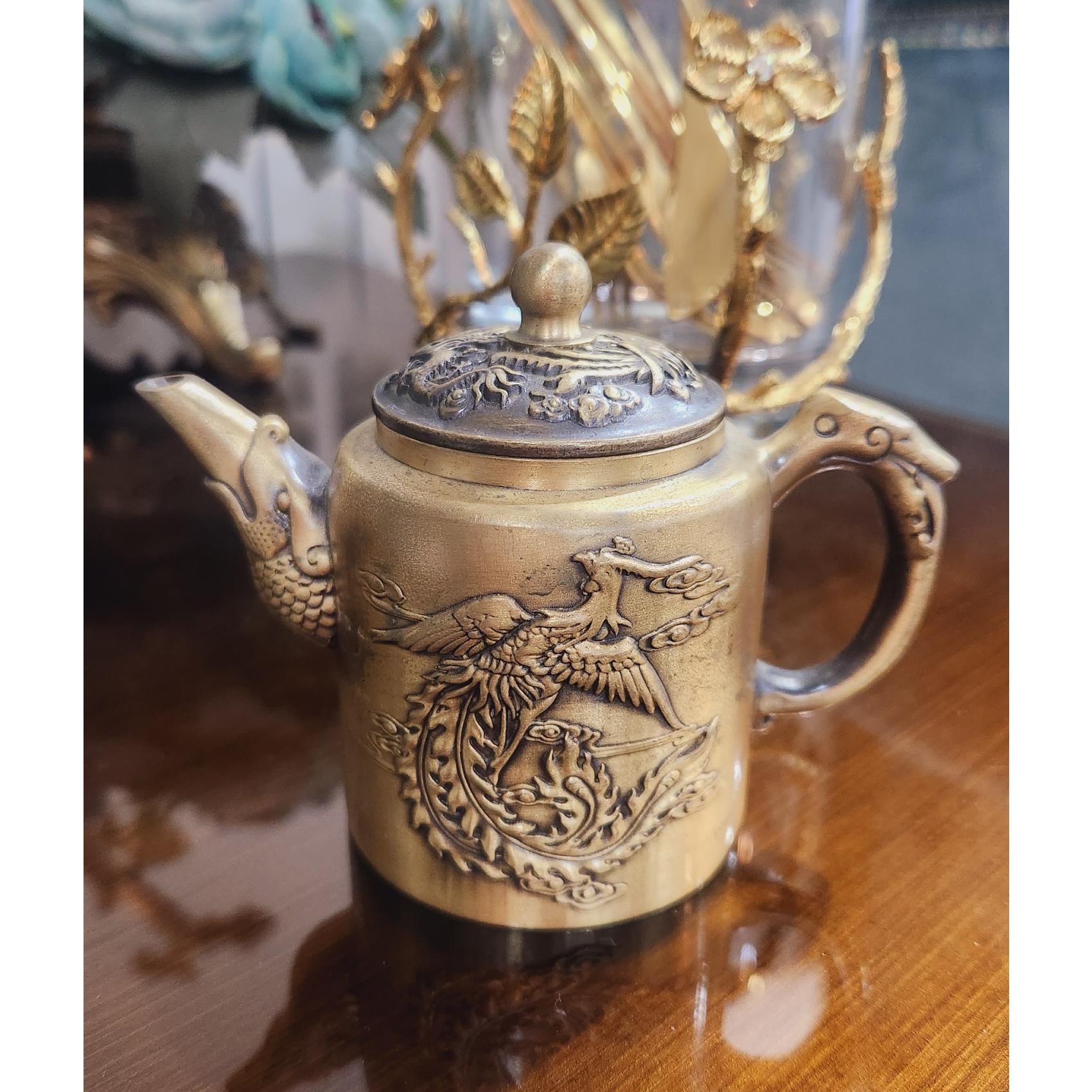 قوری برنجی طرح برجسته