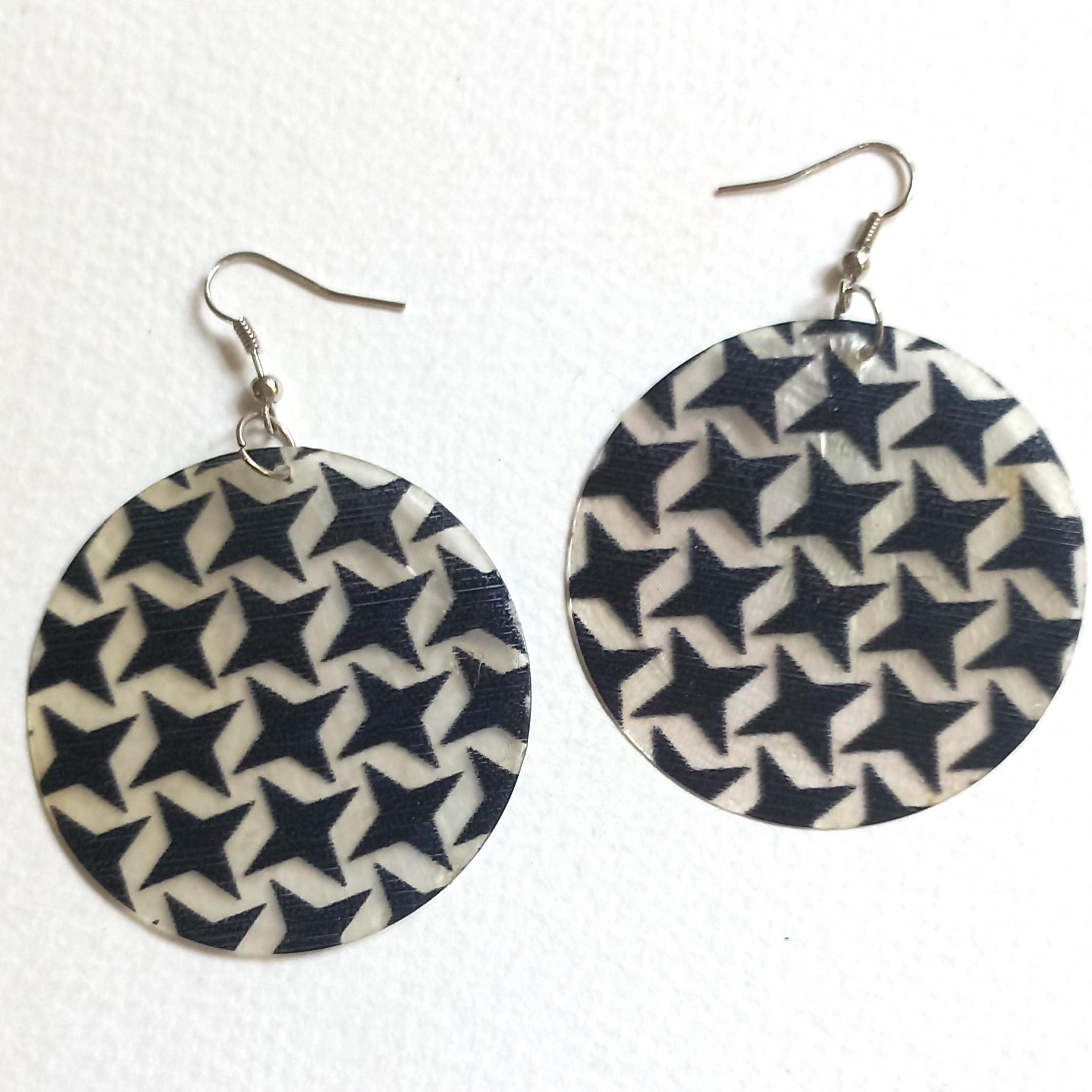 گوشواره صدف سیاه و سفید