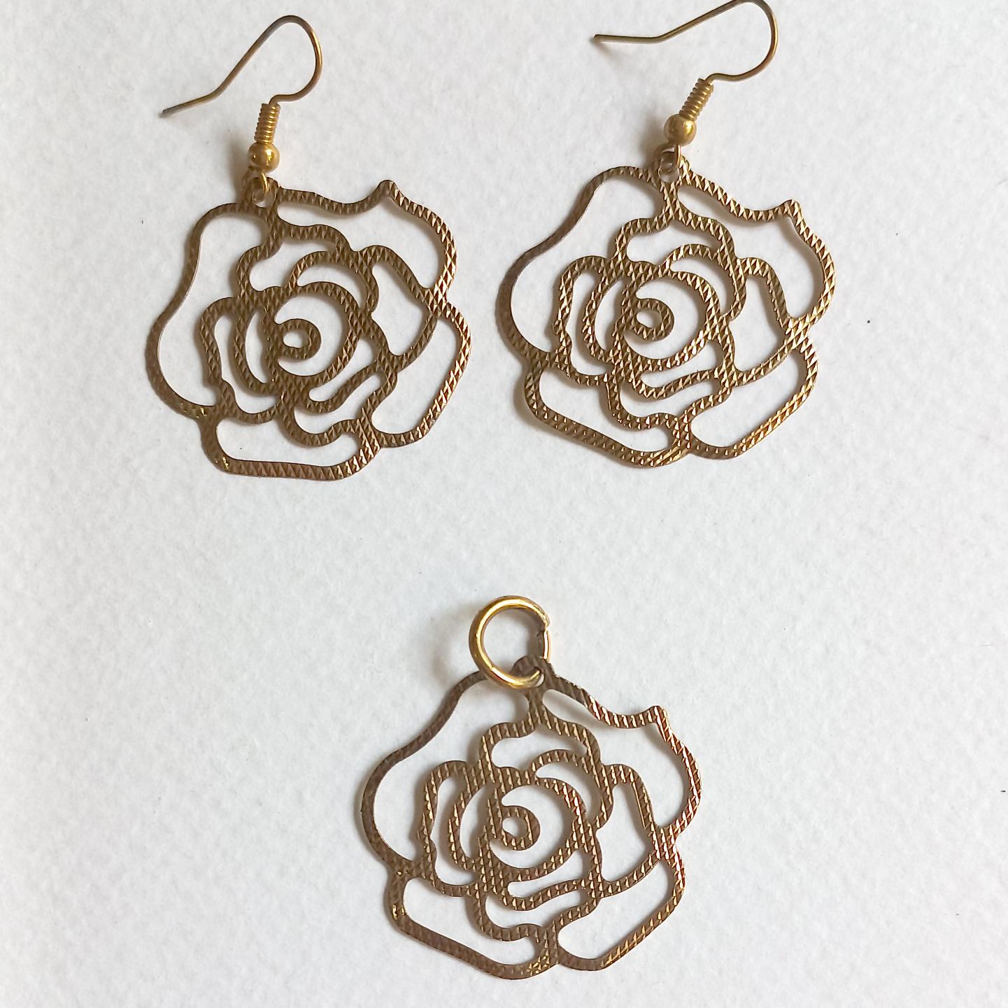 نیم ست آویز و گوشواره طرح گل بدون زنجیر