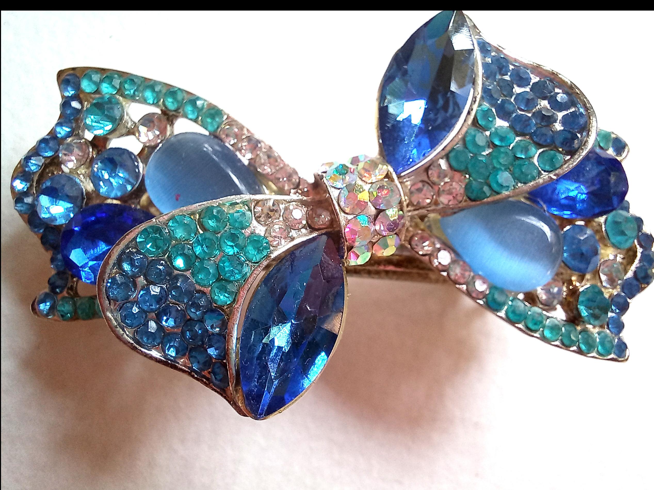 گل سر نگین دار آبی طرح پاپیون