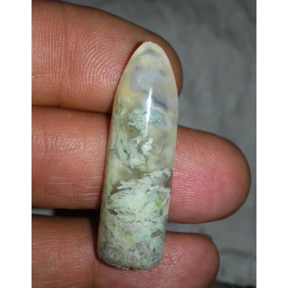 زخمه(مضراب)تار از سنگ عقیق