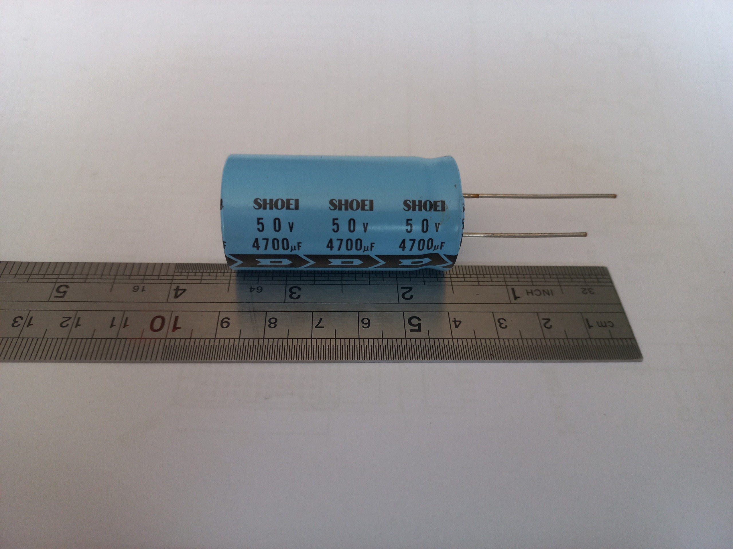 خازن 4700 (µF) 50(V)