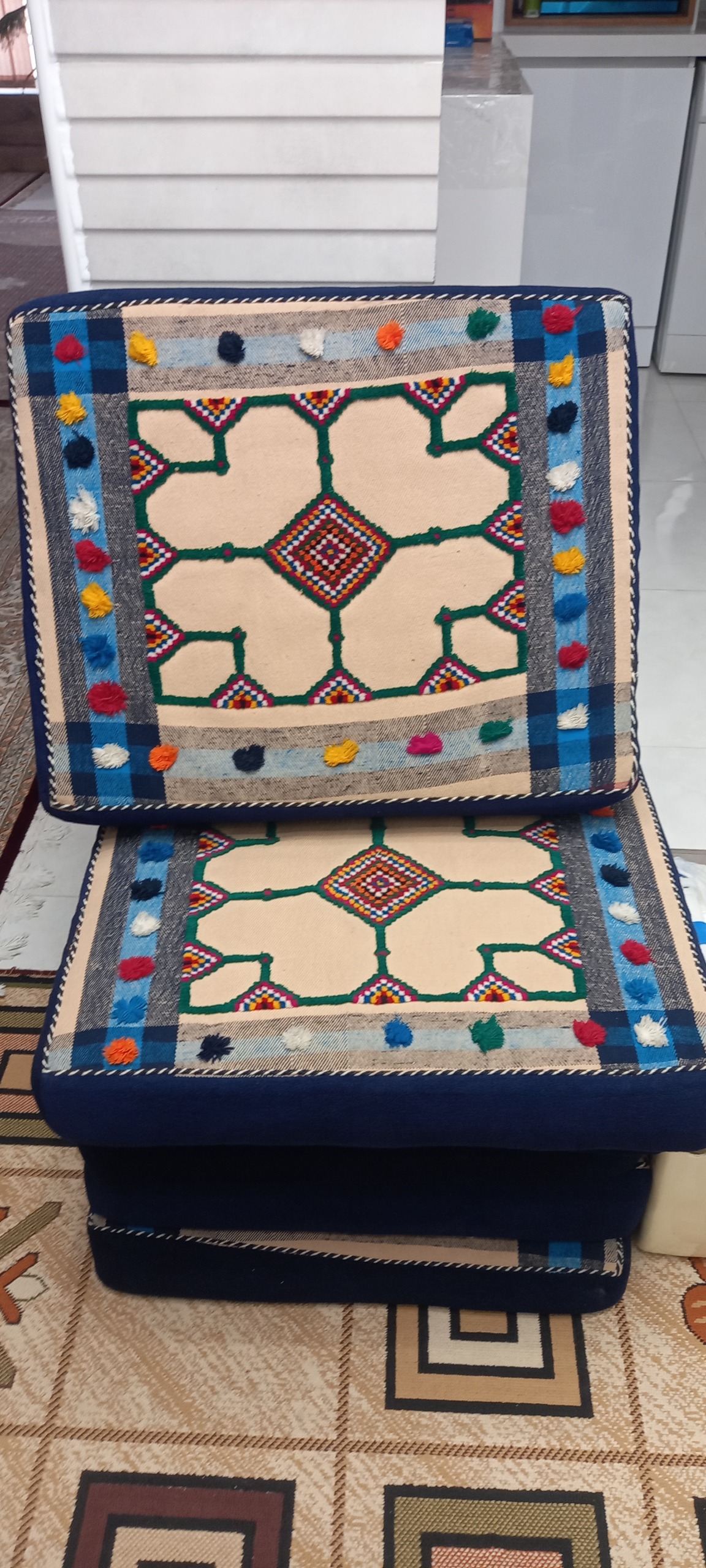 پشتی دستباف سنتی ایل قشقایی