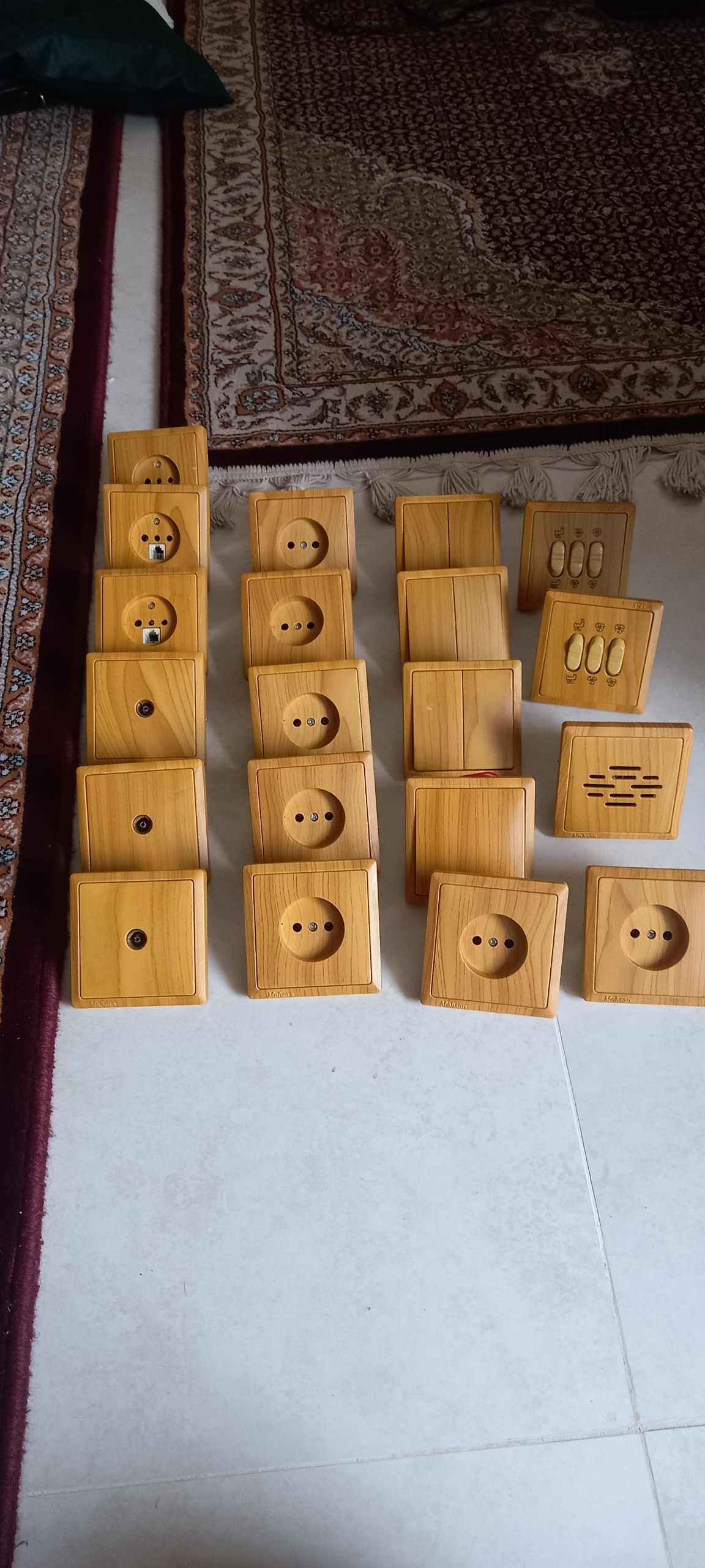 کلید وپریز طرح چوب سنتی