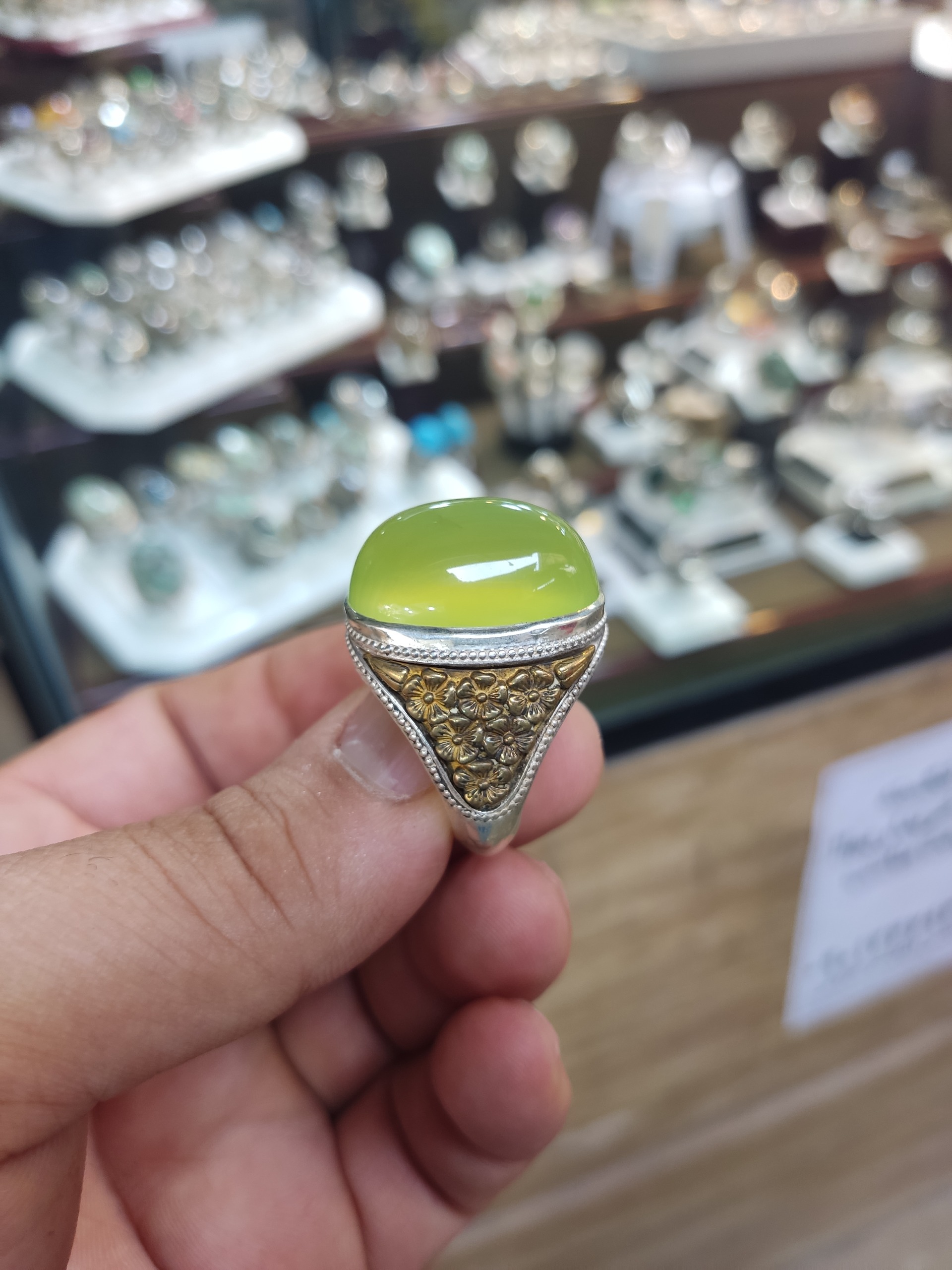 زیبا دقیق انگشتر