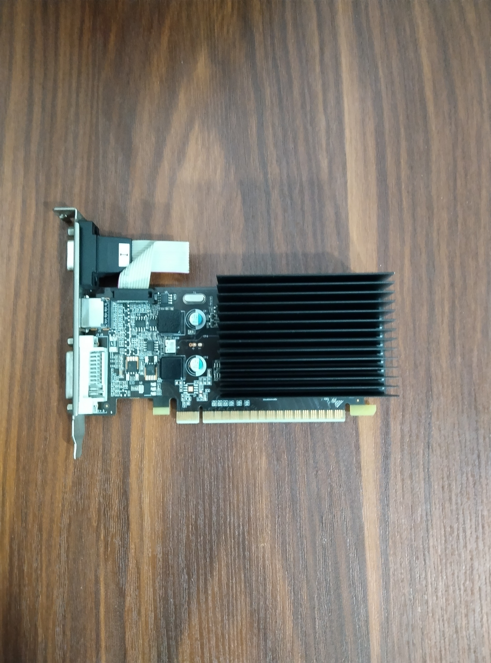 کارت گرافیک 1 گیگ GT 210