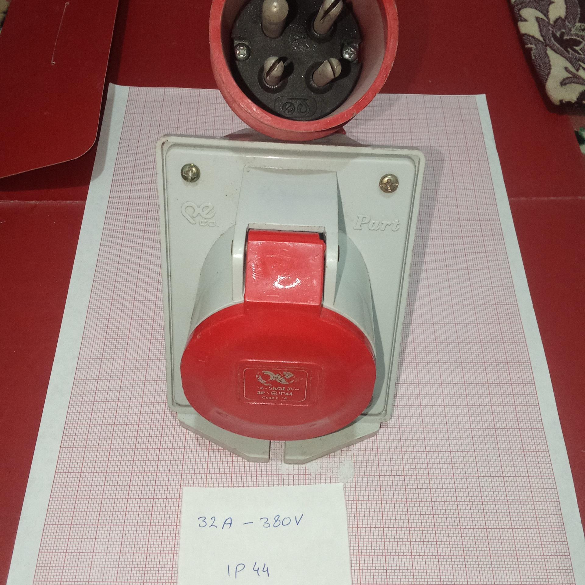 پریز دیواری و شاخه 32 امپر