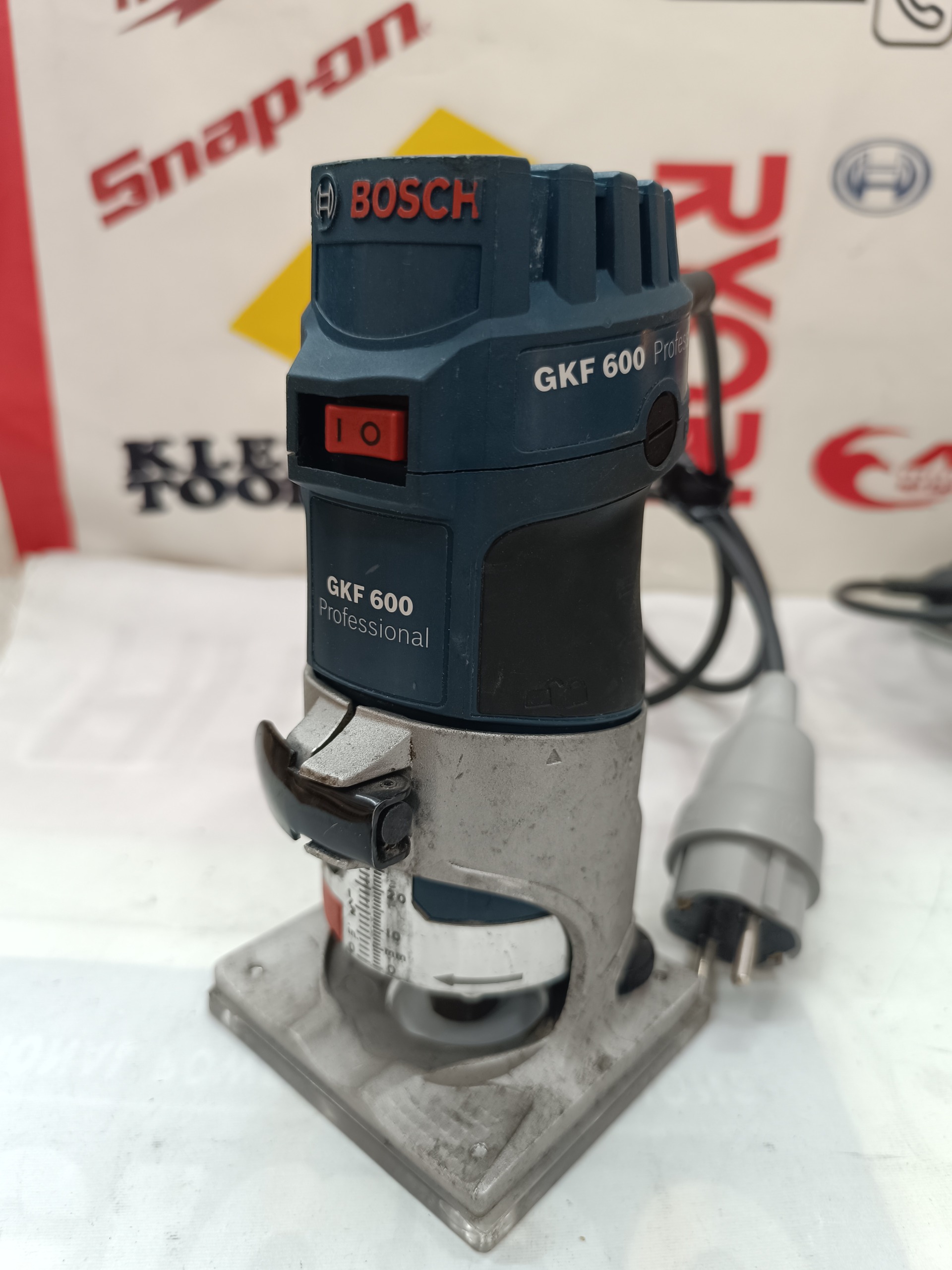 آور فرز بوش GKF600