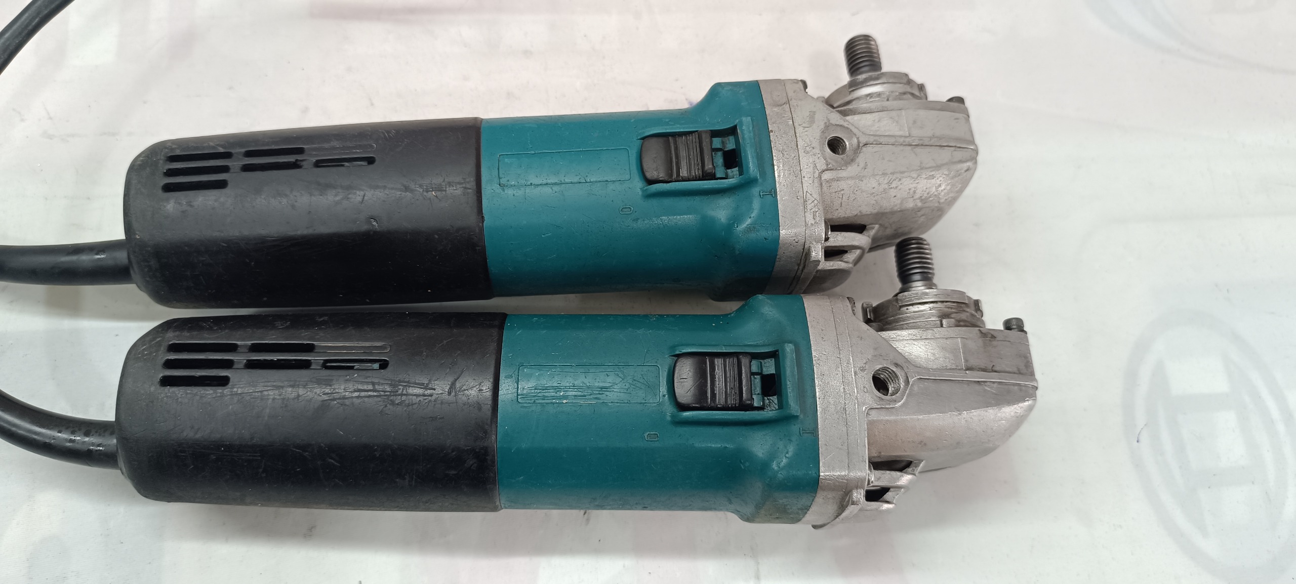 مینی سنگ 1400 وات ماکیتا مدل 9564cv دیمر دار