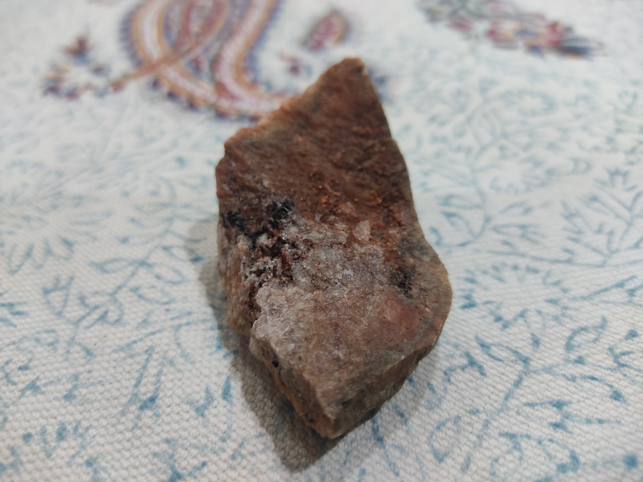 سنگ سرخ و سفید