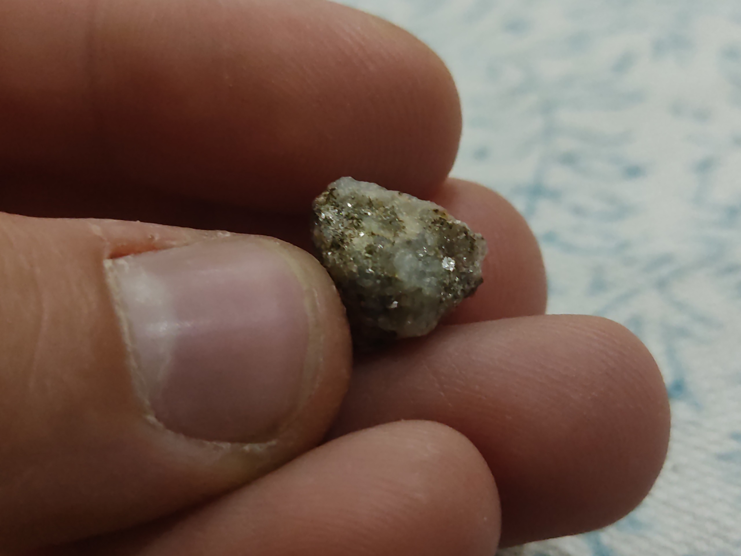 سنگ آهن خیلی کوچک