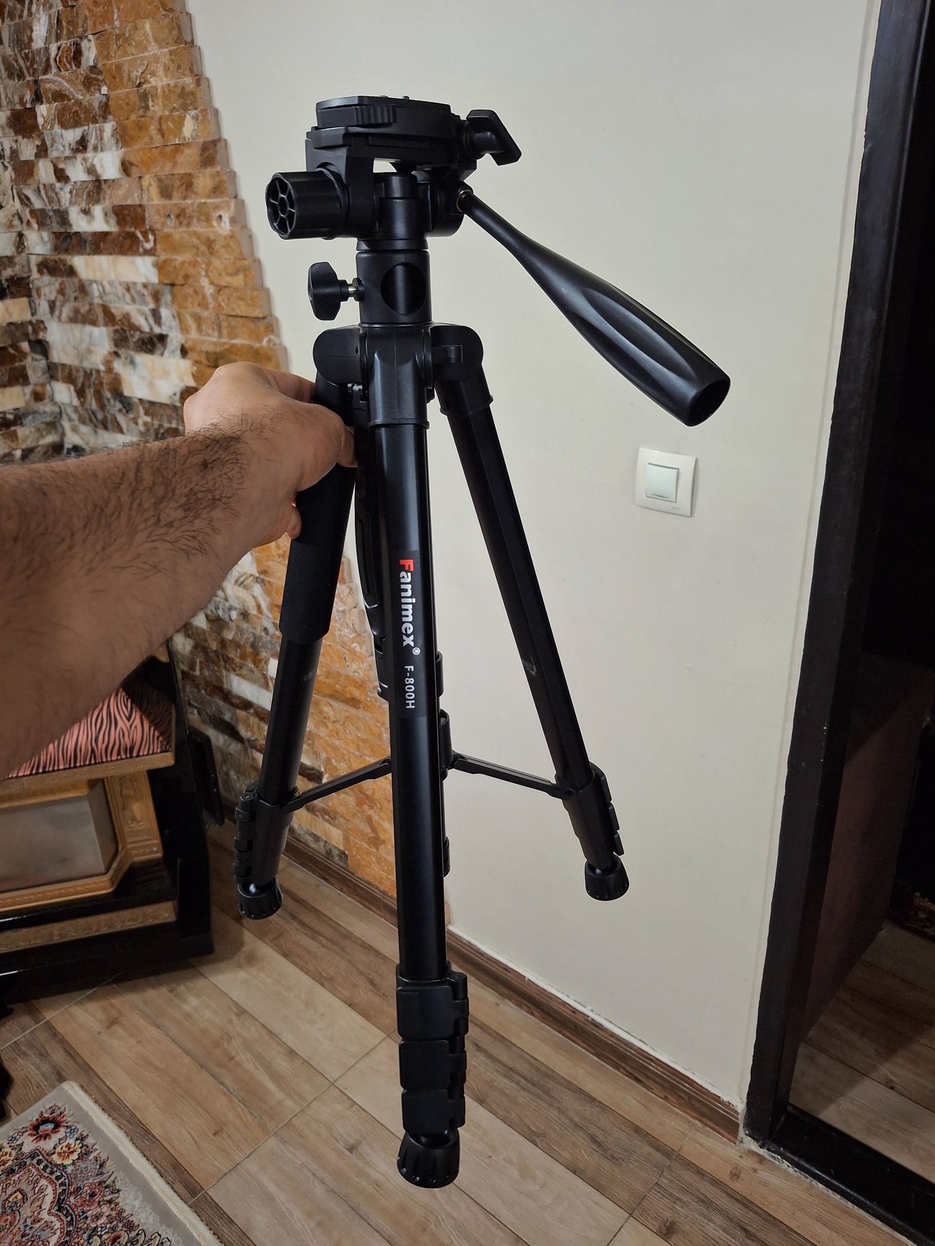 سه پایه دوربین