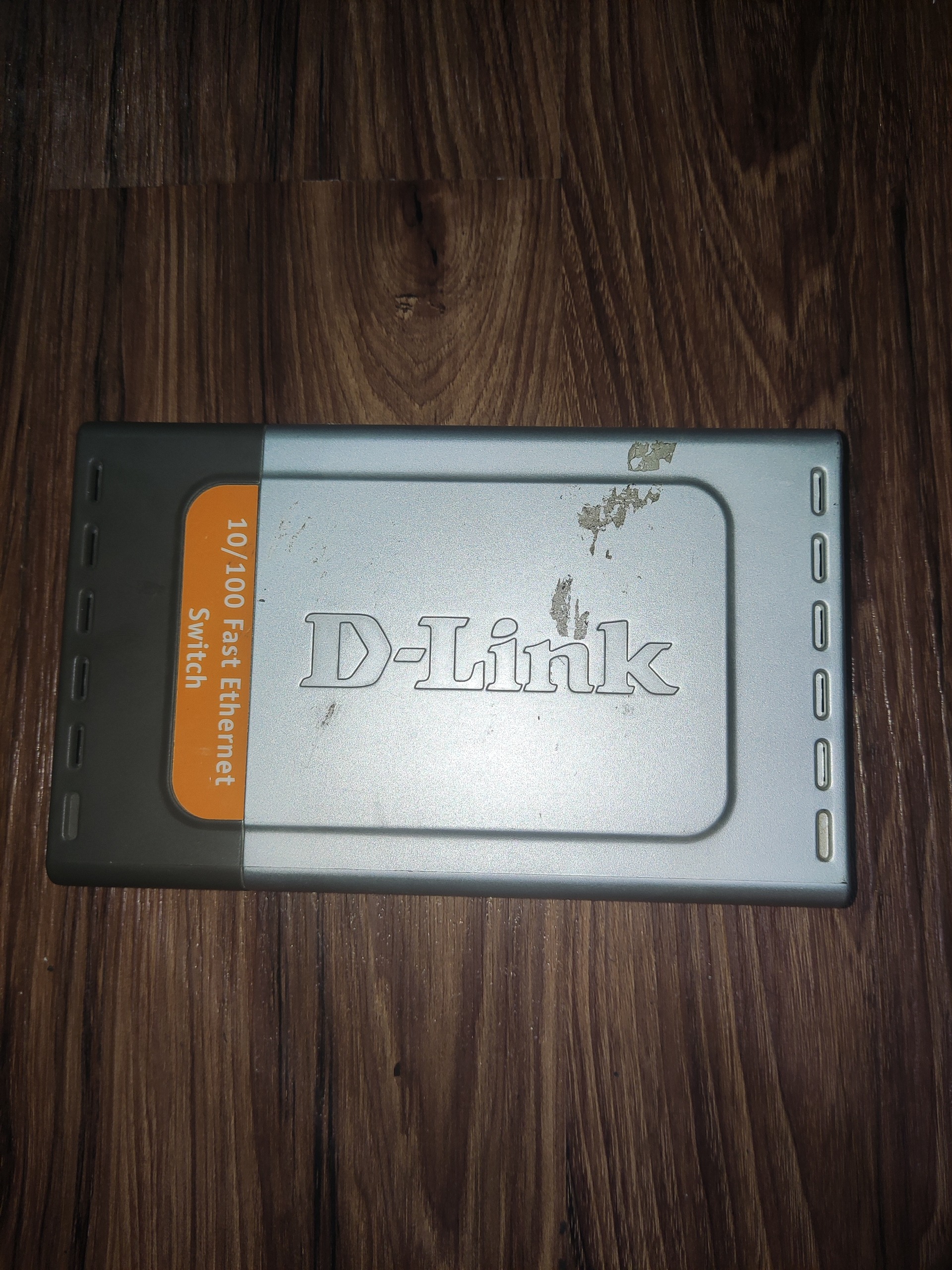 سوئیچ شبکه D-Link Fast Ethernet Switch 100/10