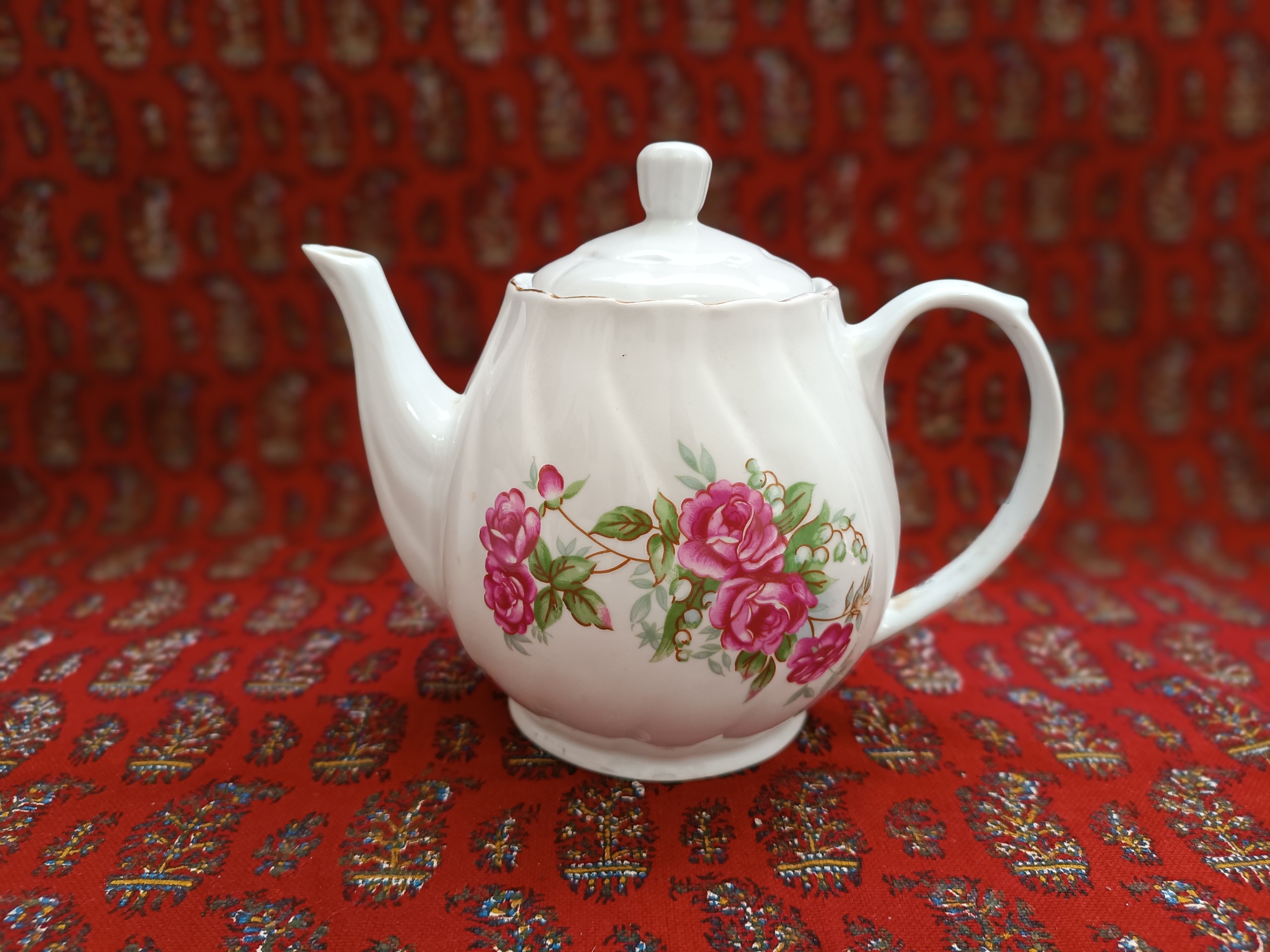 قوری گل سرخی قدیمی