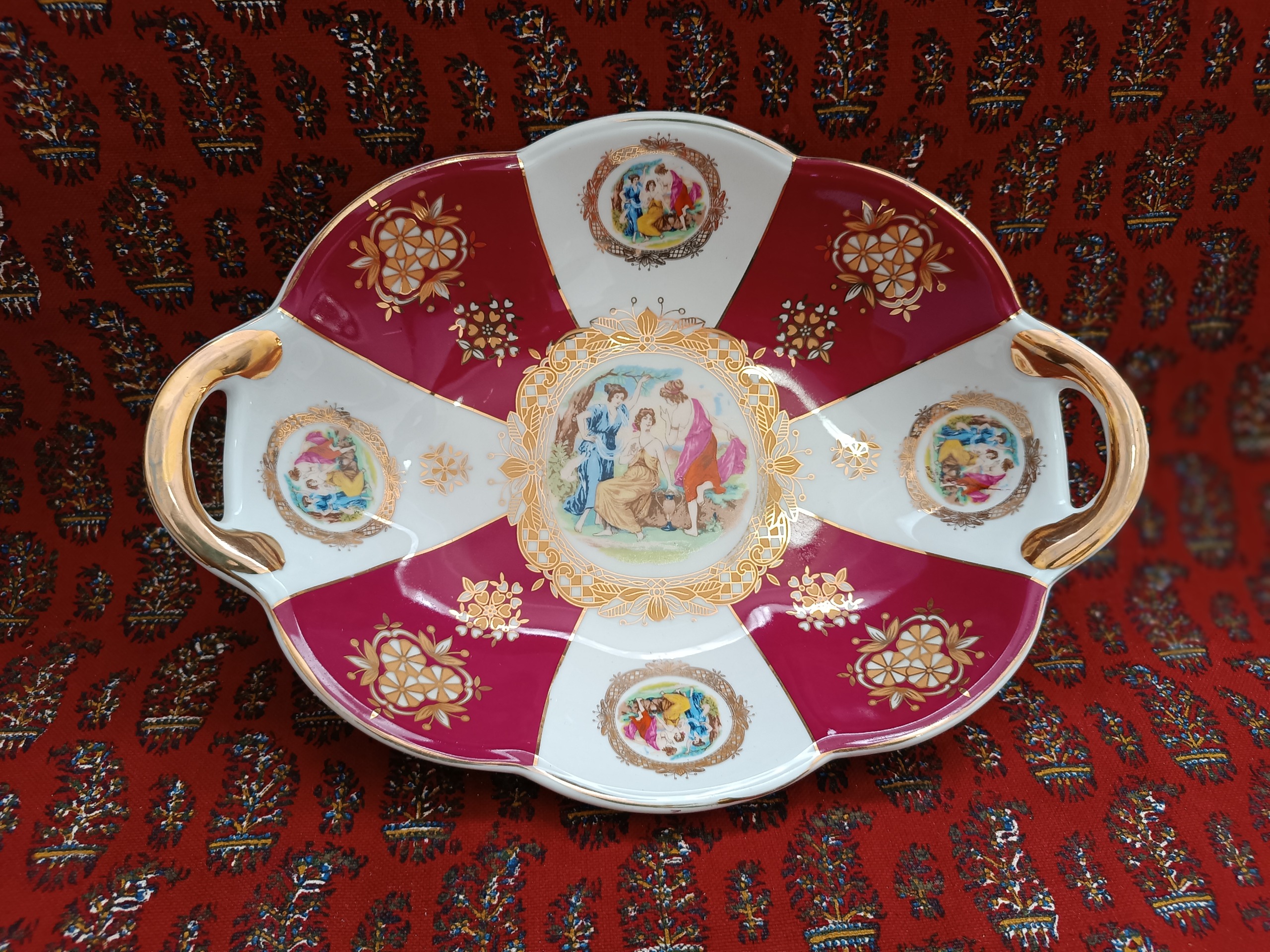 میوه خوری پرچمی سه دختر