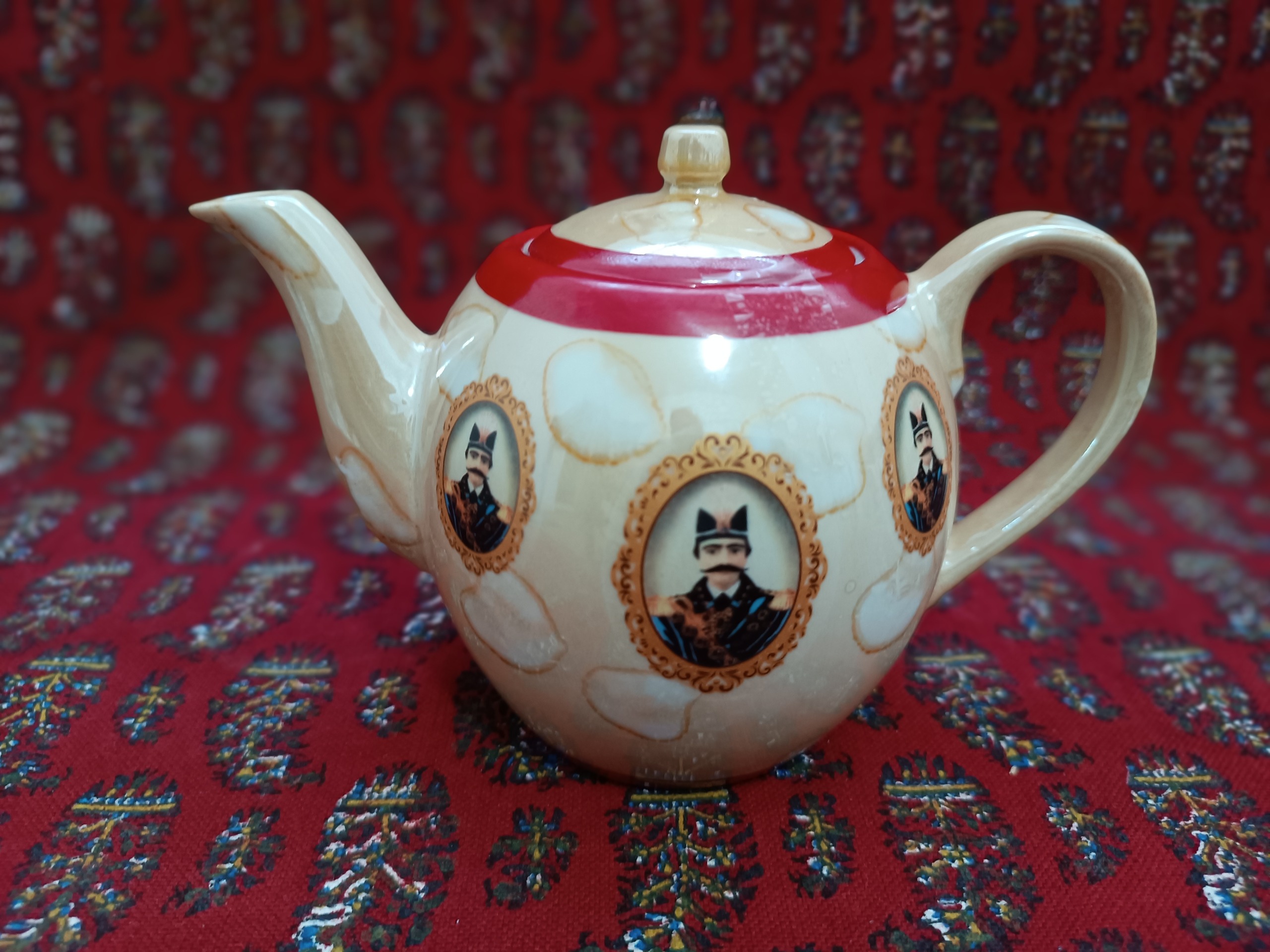 قوری ناصری سه عکس