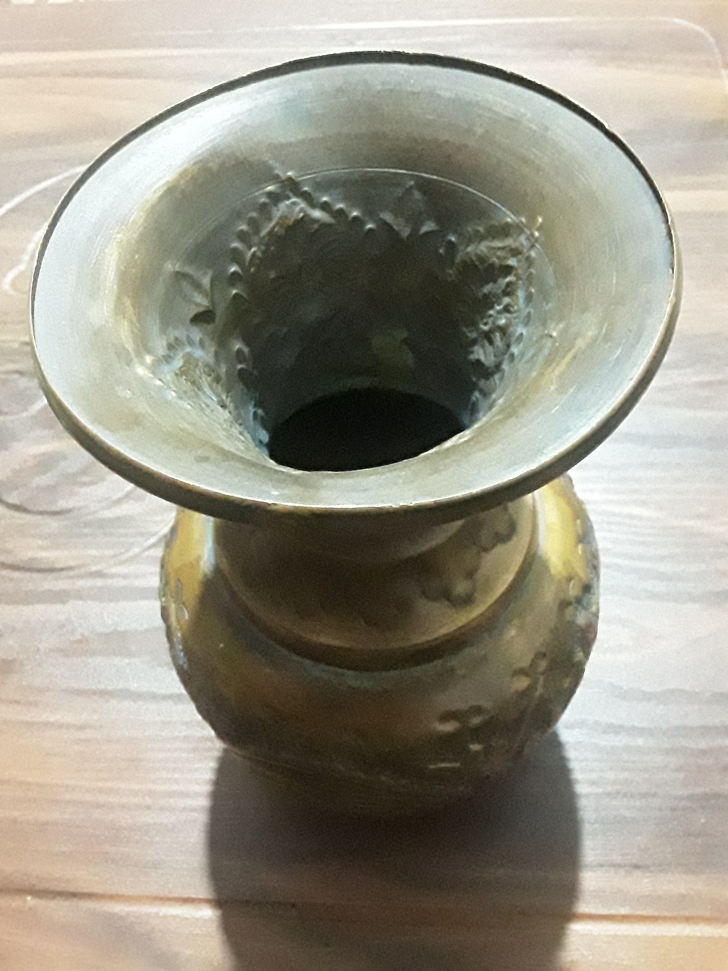 گلدان برنزی قدیمی