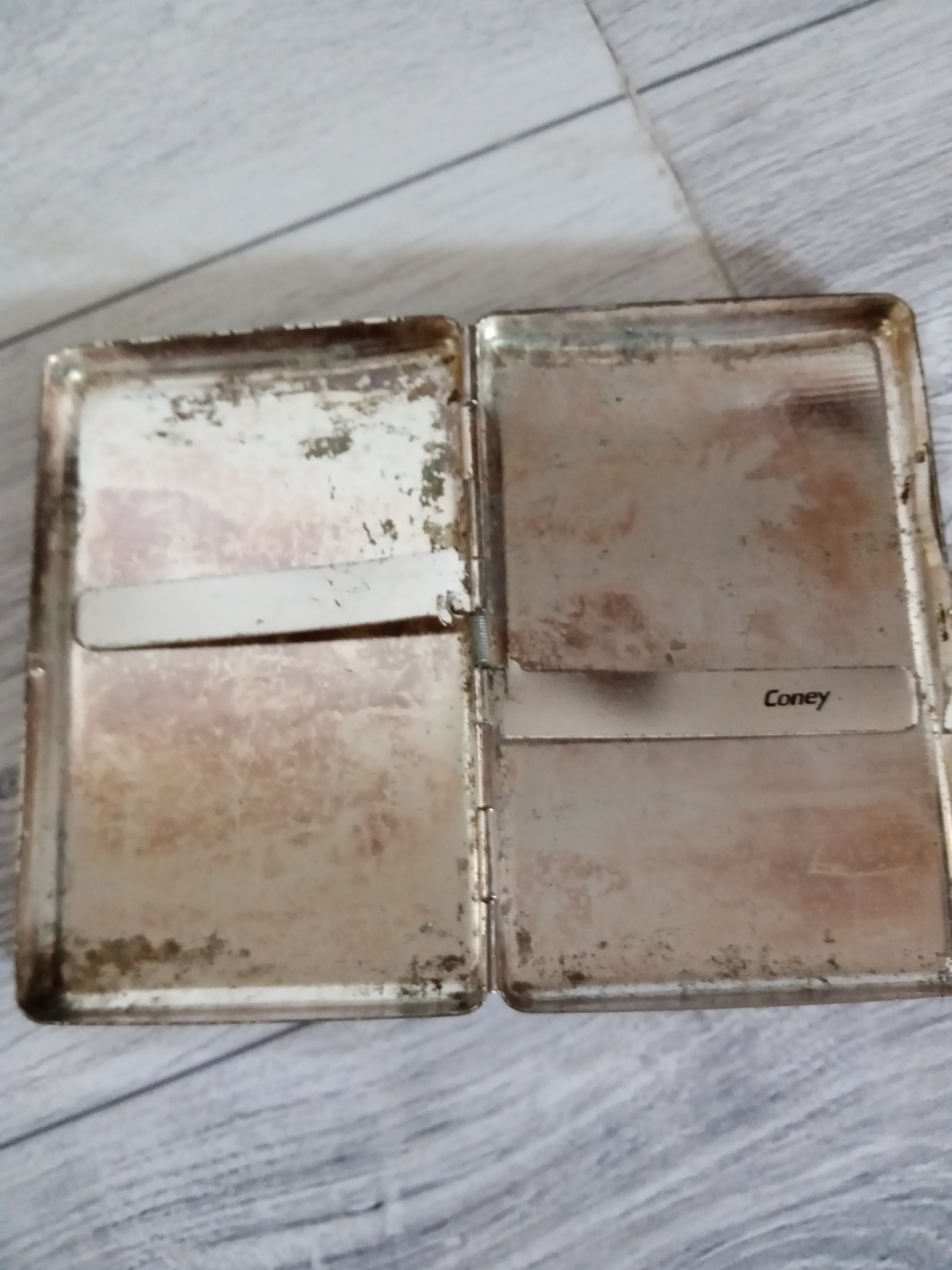 جعبه سیگار هست قلم کاری مارک coney