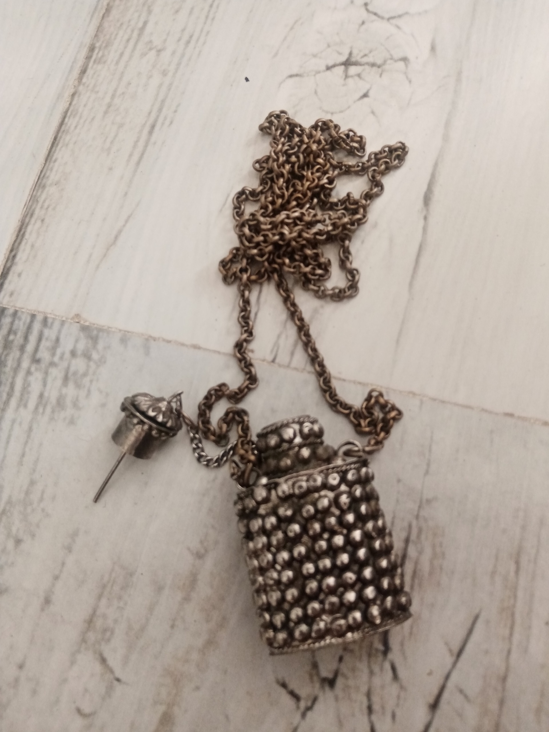 گردنبند طرح قمقمه با در پوش انتیک