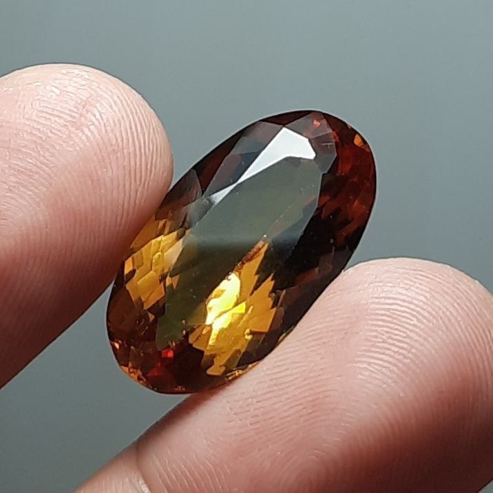 الکساندریت هفت رنگ درشت 20 قیراطی اصلی