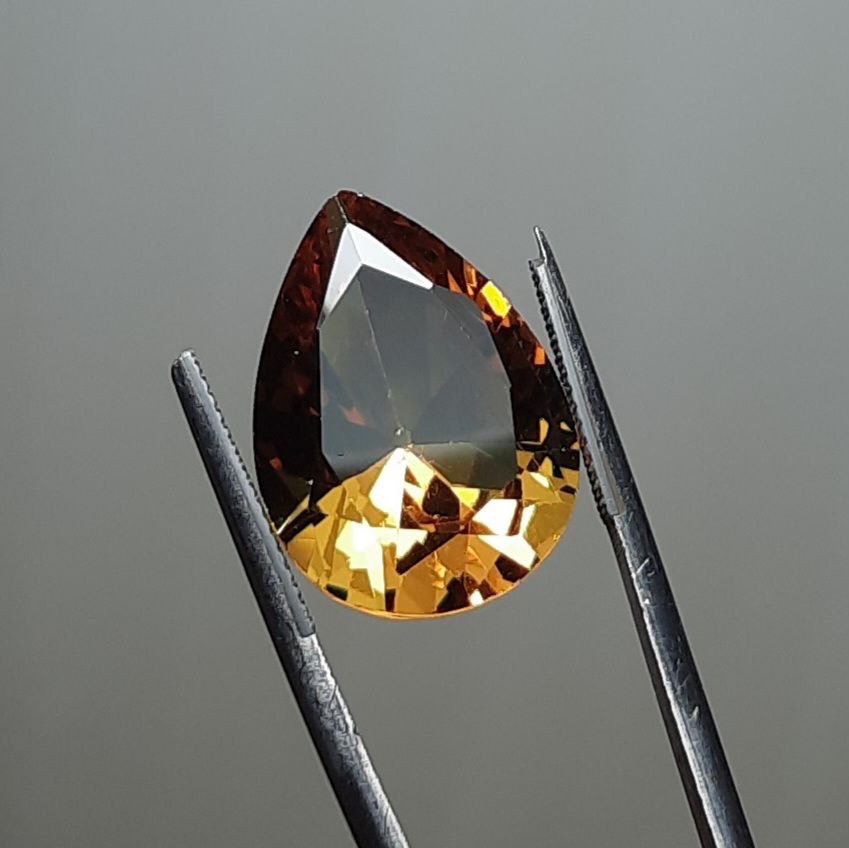 الکساندریت ( زولتانایت ) هفت رنگ اصلی تراش اشکی