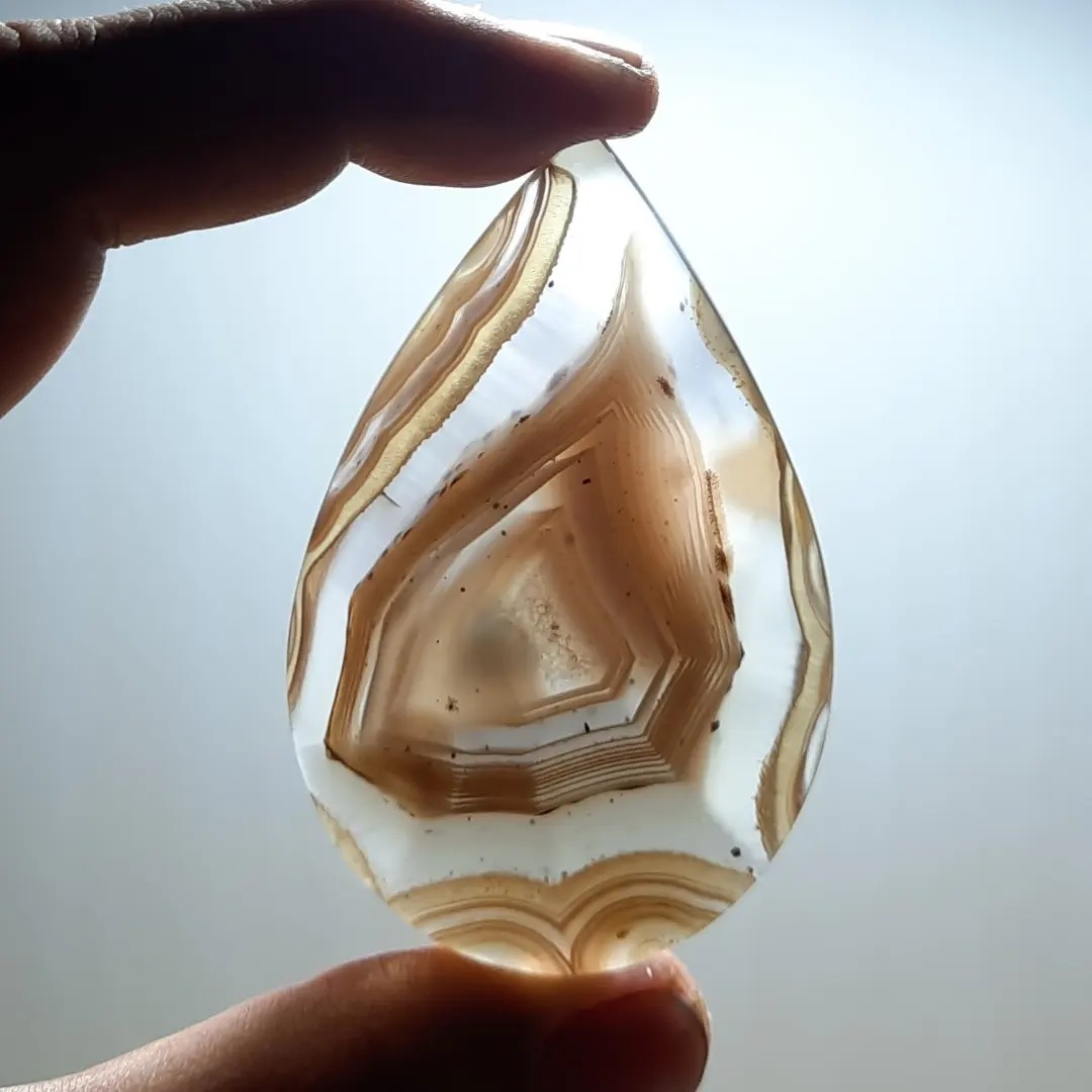 عقیق سلیمانی غولپیکر خوش نقش کلکسیونی اصل معدنی