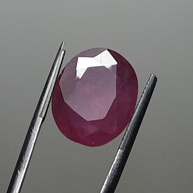 یاقوت سرخ درشت شفاف اصل آفریقایی با تراش جواهری