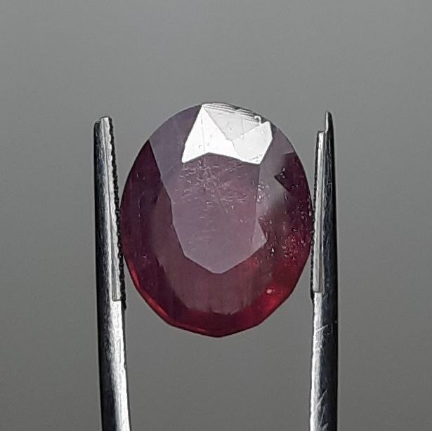 یاقوت سرخ خوشرنگ پاک خوش تراش طبیعی افریقا