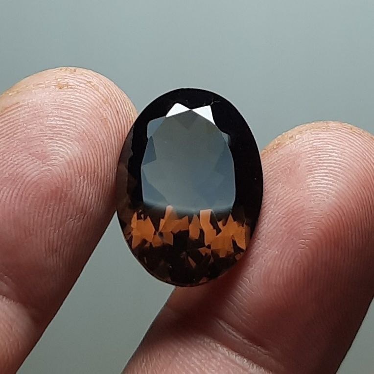 کوارتز دودی درشت غولپیکر پاک و زلال جواهری طبیعی