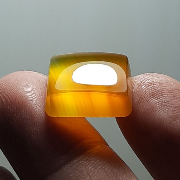 عقیق زرد طوق دار بشدت آبدار اصل یمن با رنگ طبیعی