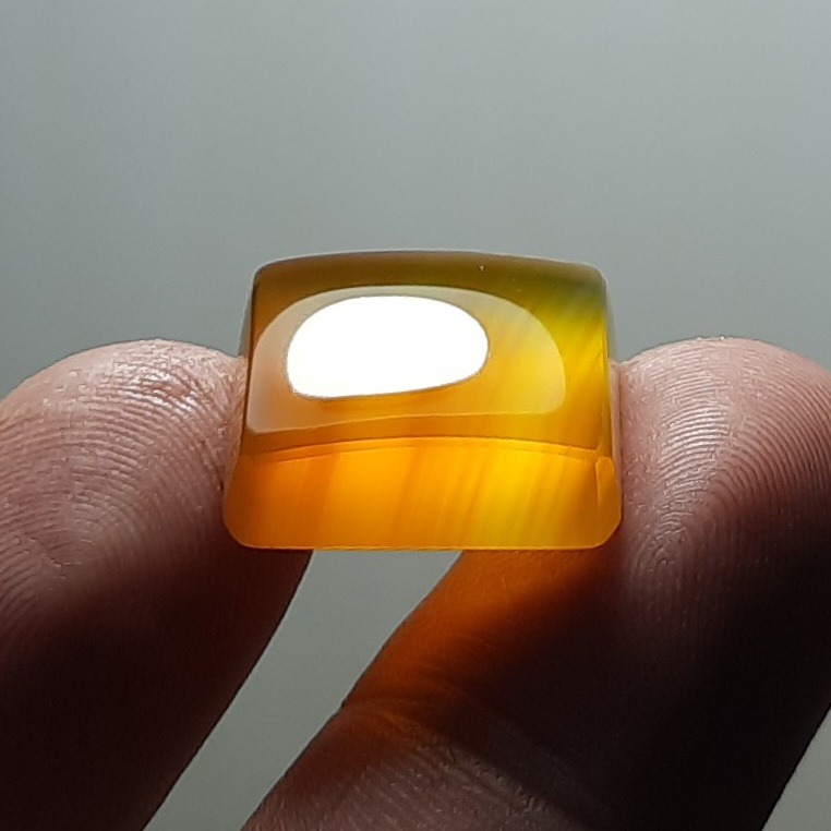 عقیق زرد طوق دار بشدت آبدار اصل یمن با رنگ طبیعی