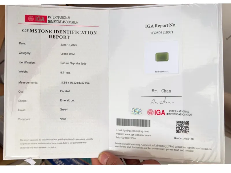 یشم نفریت طبیعی با شناسنامه بین المللی IGA تایلند