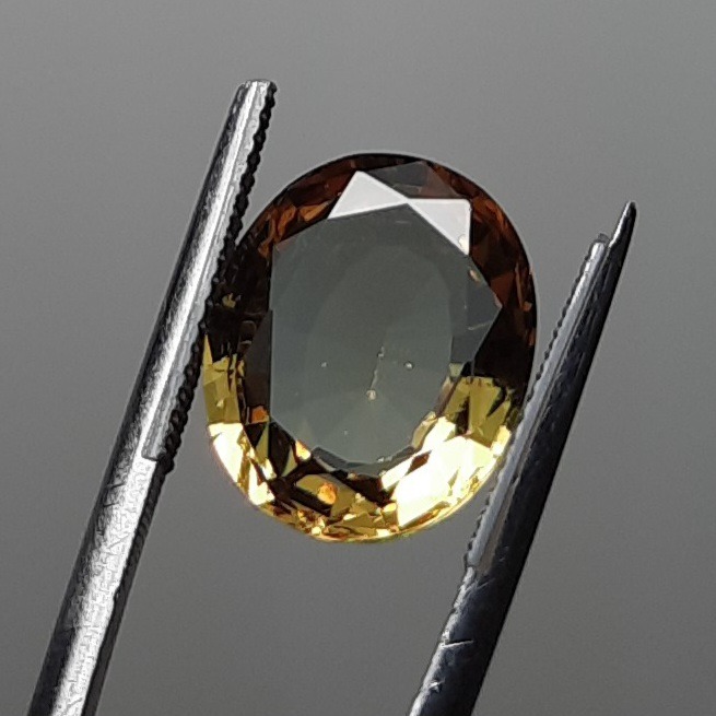 الکساندریت ( زولتانایت ) هفت رنگ تراش جواهری اصلی