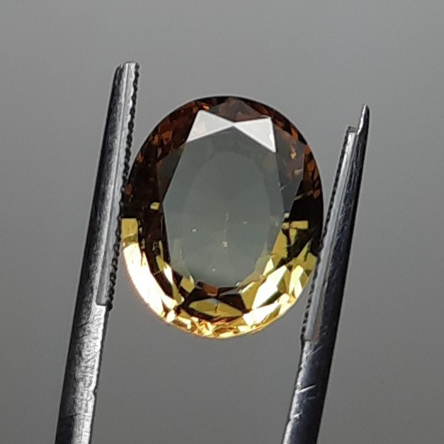 الکساندریت ( زولتانایت ) هفت رنگ تراش جواهری اصلی