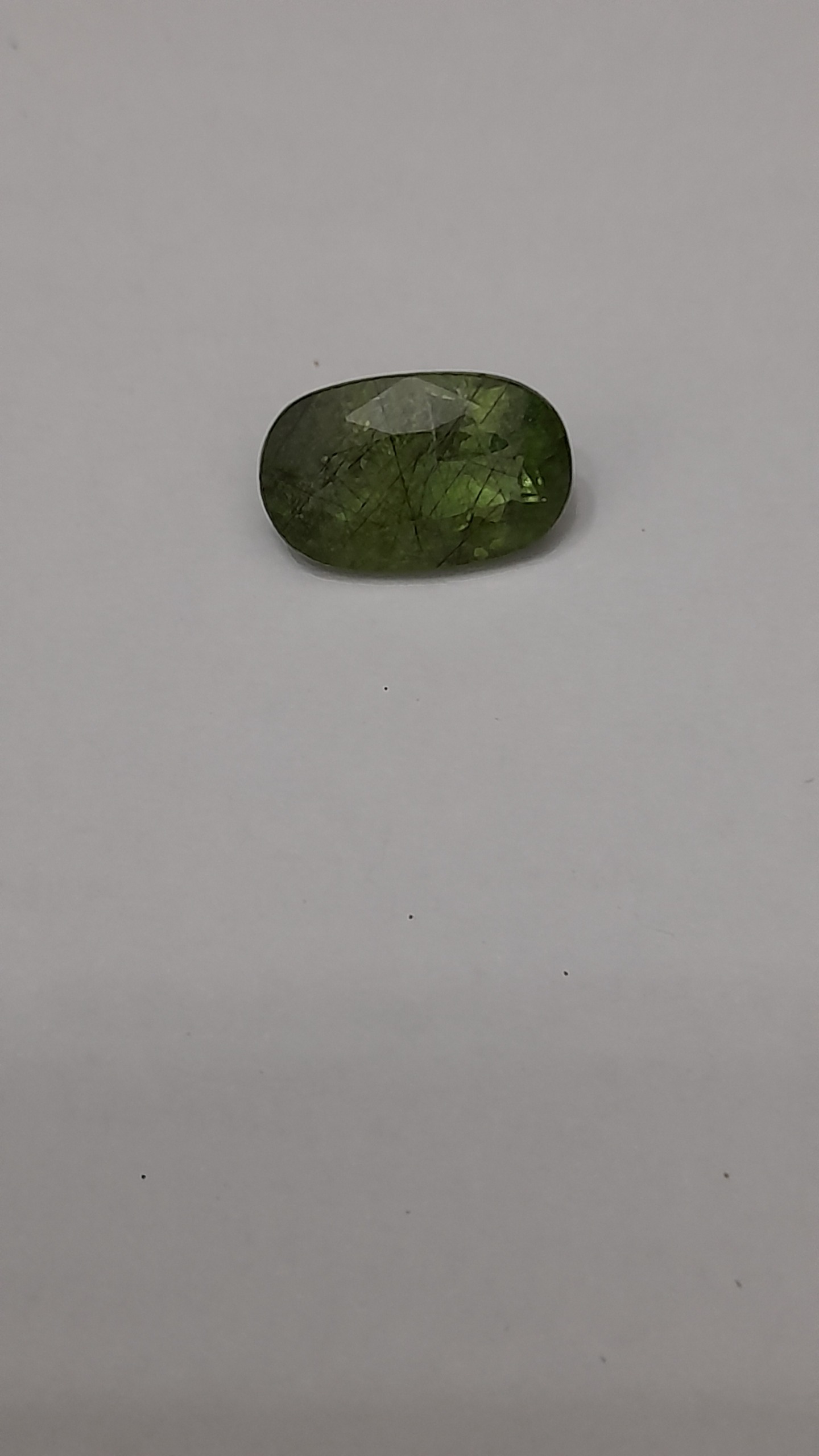 زبرجد(پریدوت) آفریقابا رگه های ترمالین دار