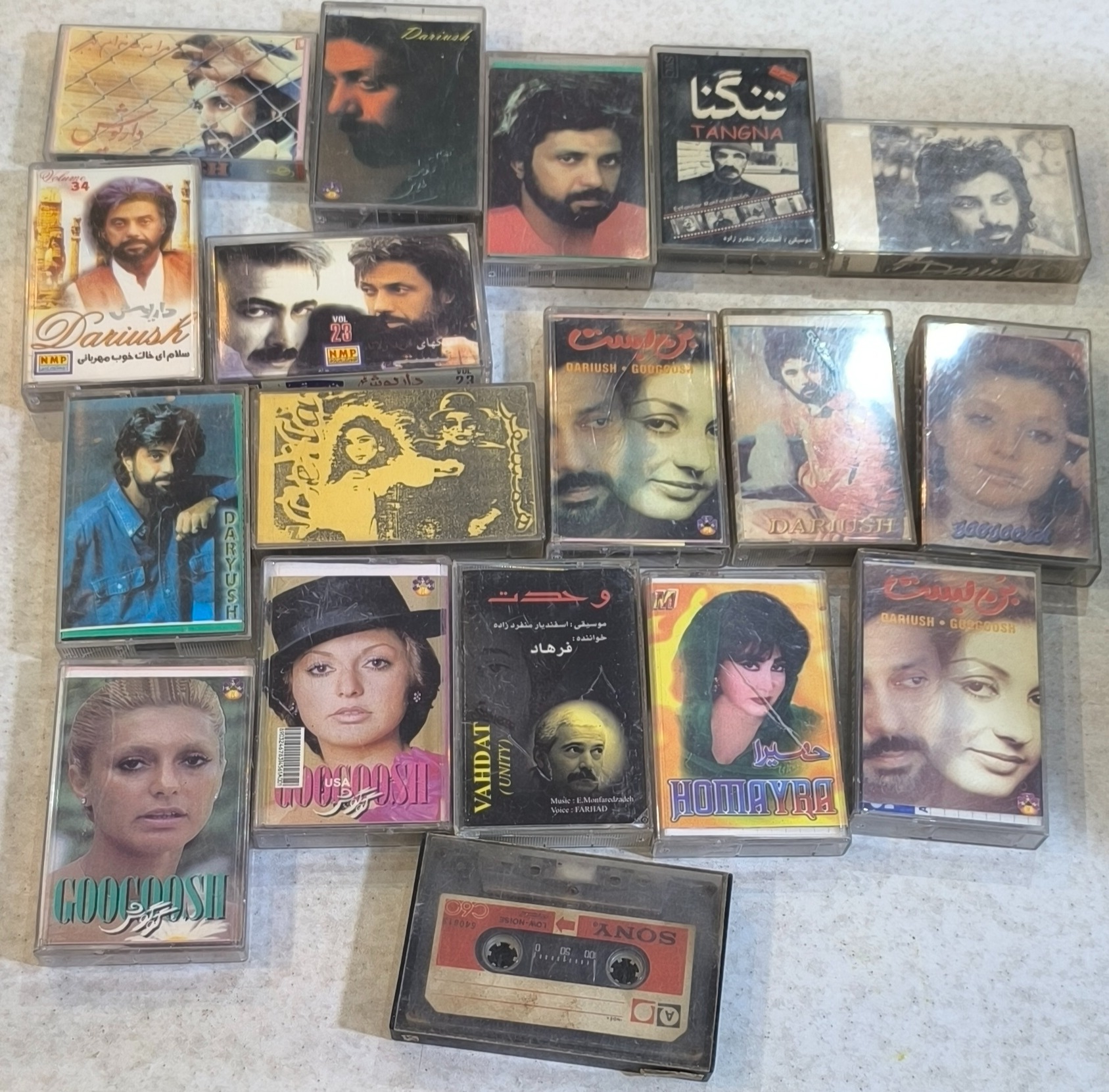 40 عدد نوار کاست قدیمی که 35 عددش قاب داره