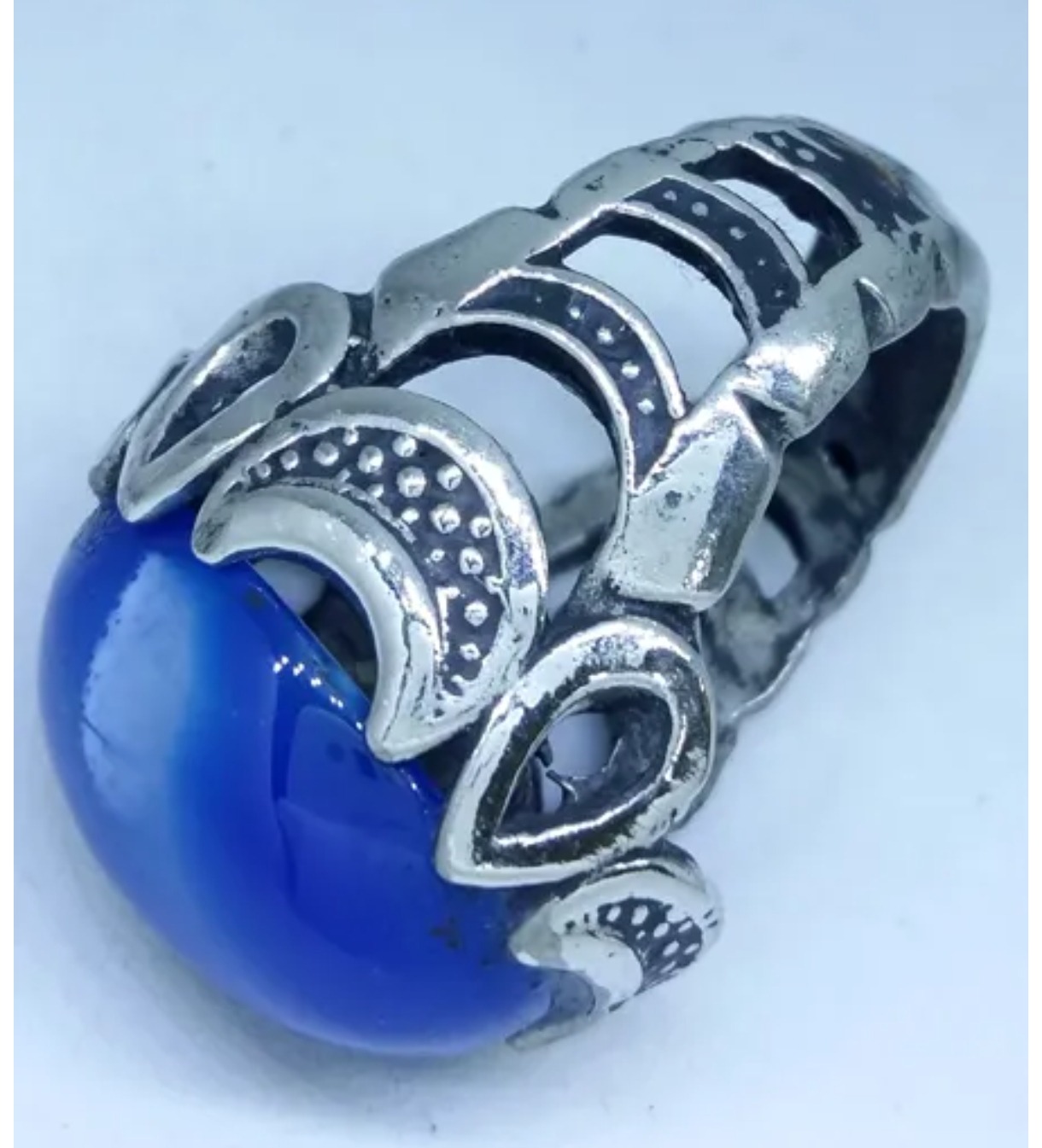 انگشتر نقره با یه رکاب خاص و نگین عقیق آبی