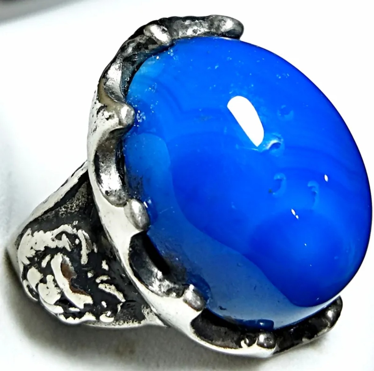 انگشتر نقره با رکاب سر شیر با نگین عقیق آبی آبدار